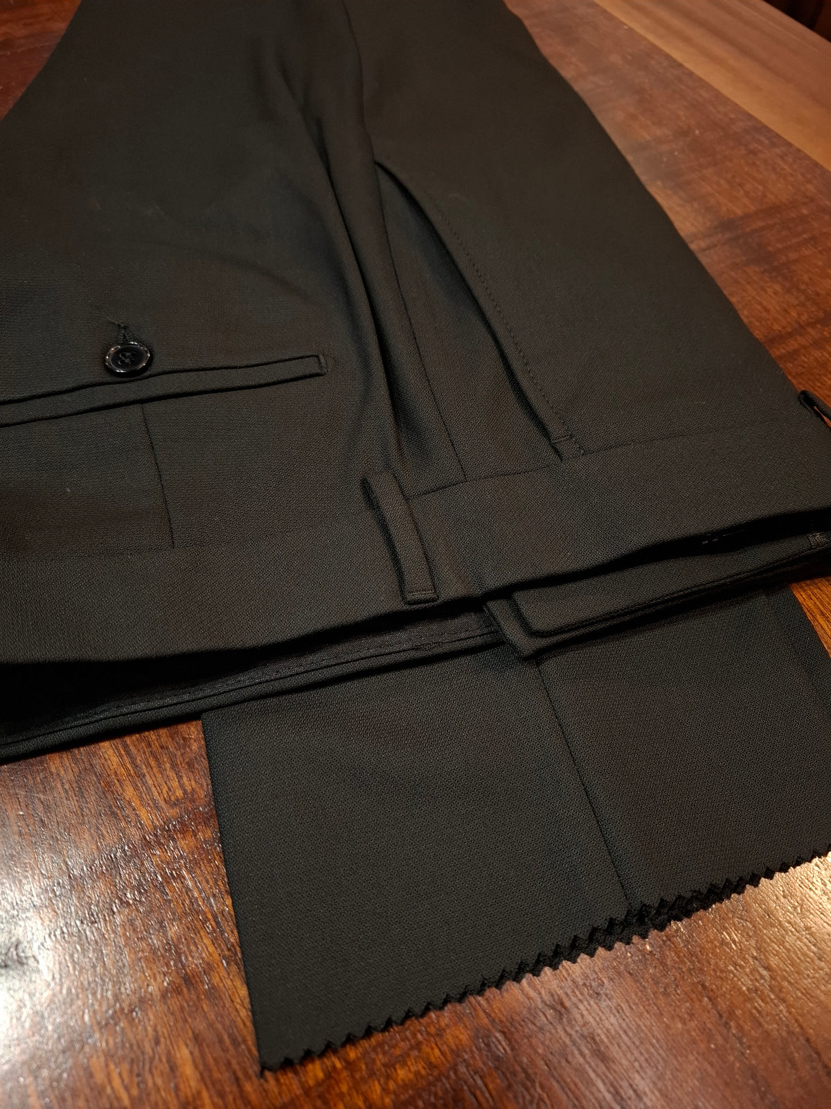 Lenny: Off-White & Black Tuxedo 2-Pc Suit