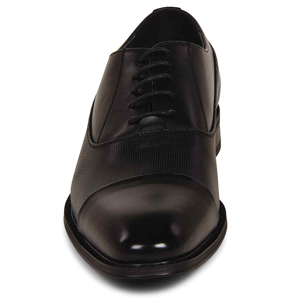 Goor: Black Toecap Shoes