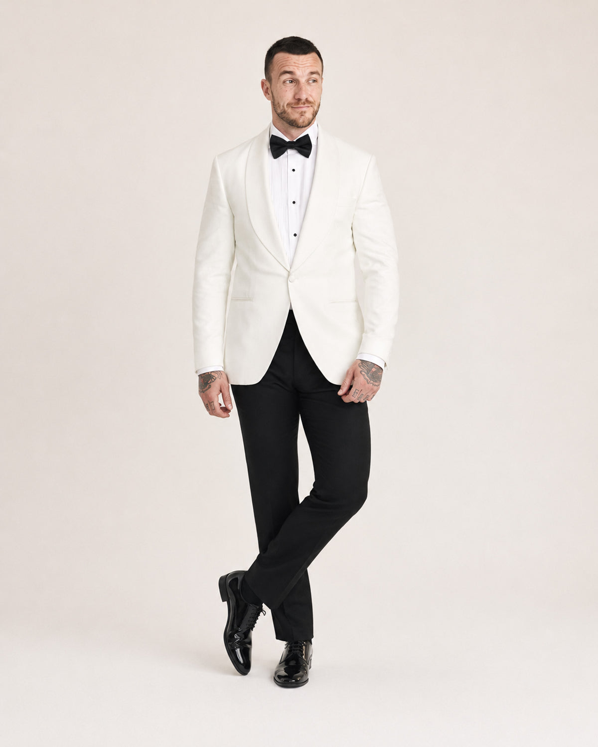 Lenny: Off-White & Black Tuxedo 2-Pc Suit