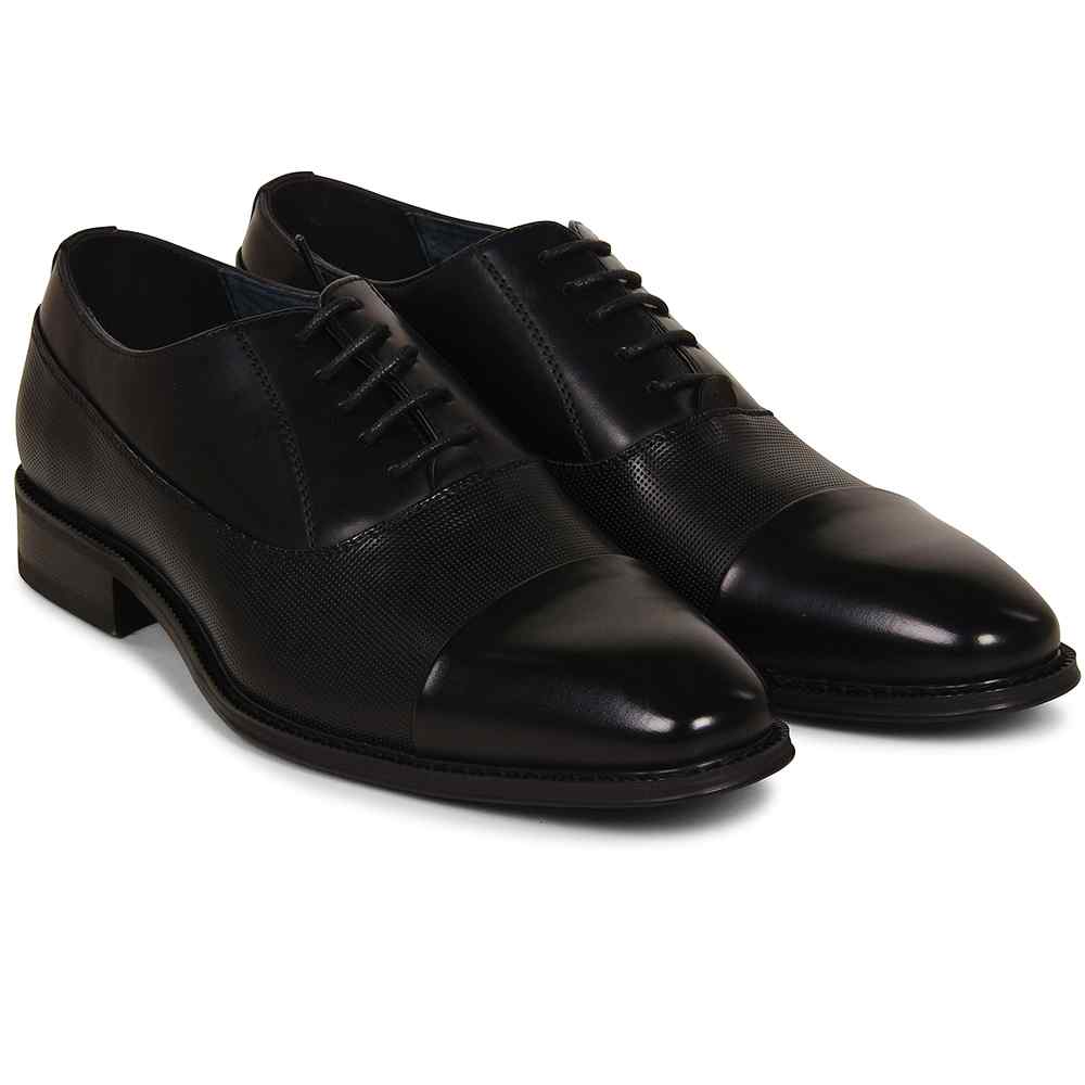Goor: Black Toecap Shoes