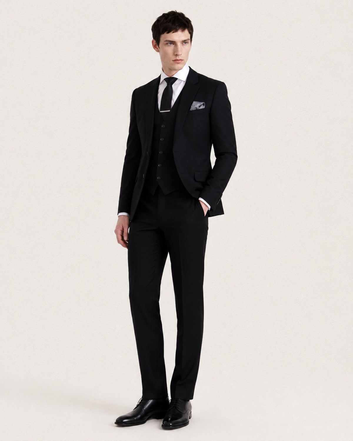 Beckett: Plain Black 3-Pc Suit